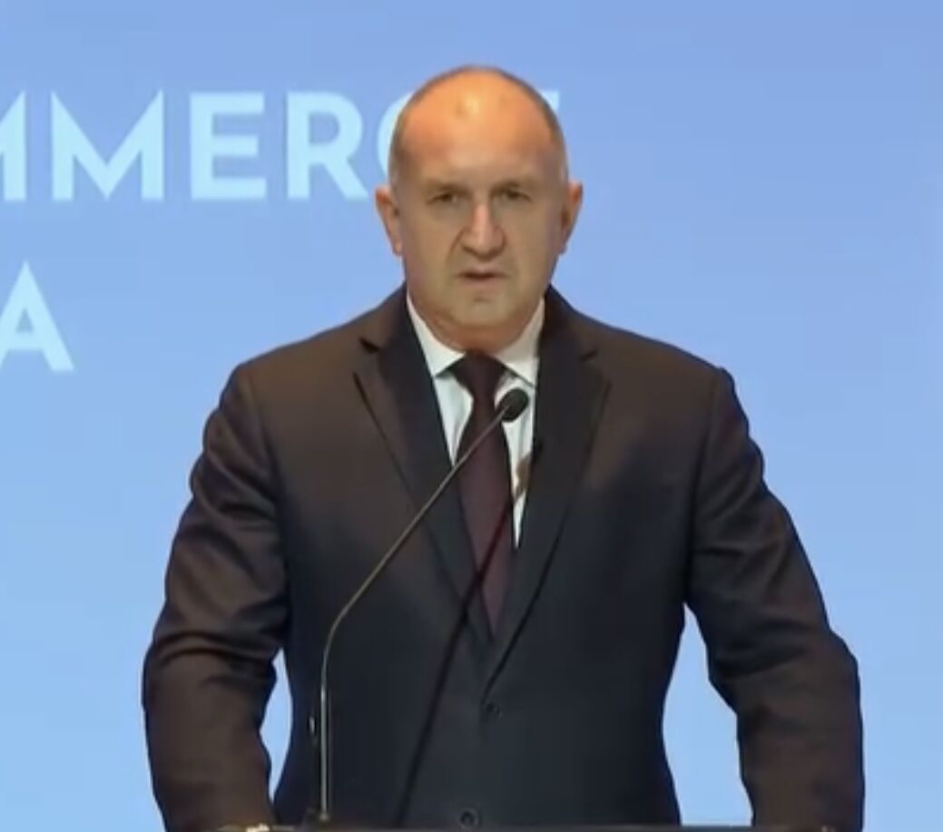 Румен Радев пред американците: Битката с олигархията не е приключила, но вече е отстранена от властта и не диктува по телефона на правителството