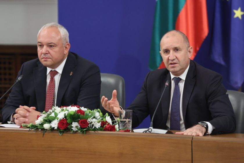 Румен Радев: Работи се с партньорските служби по подставените лица около Пеевски!