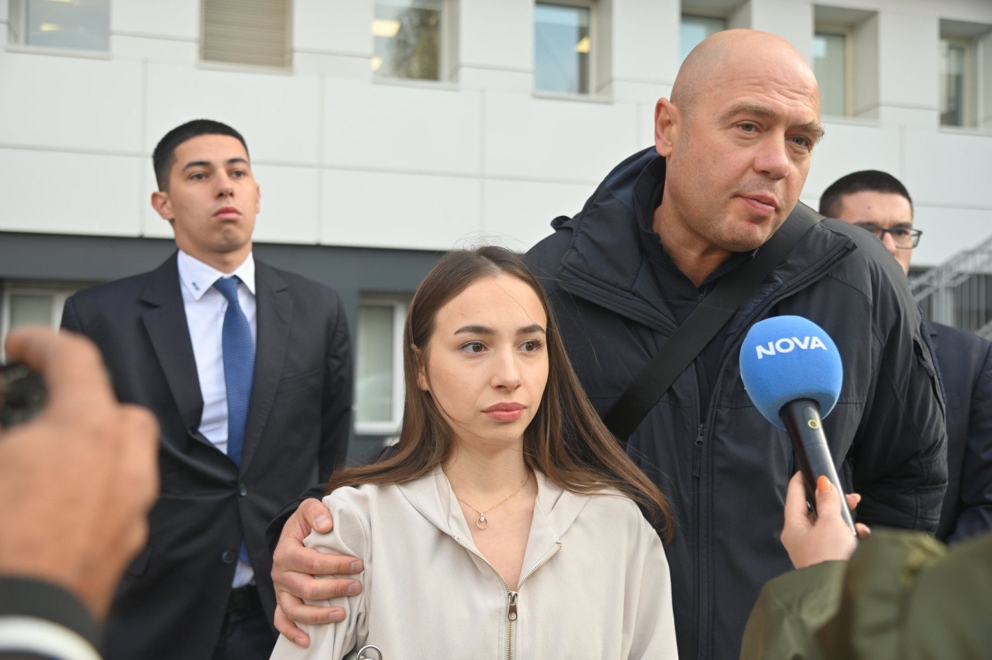 Ива Михайлова се прибра в България и влезе да се лекува в „Пирогов“ (снимки)