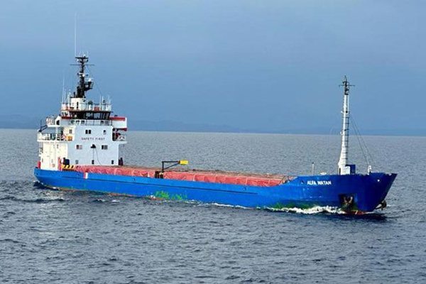 ИЗВЪНРЕДНО: Руски дронове удариха два кораба край Варна, единият потъна