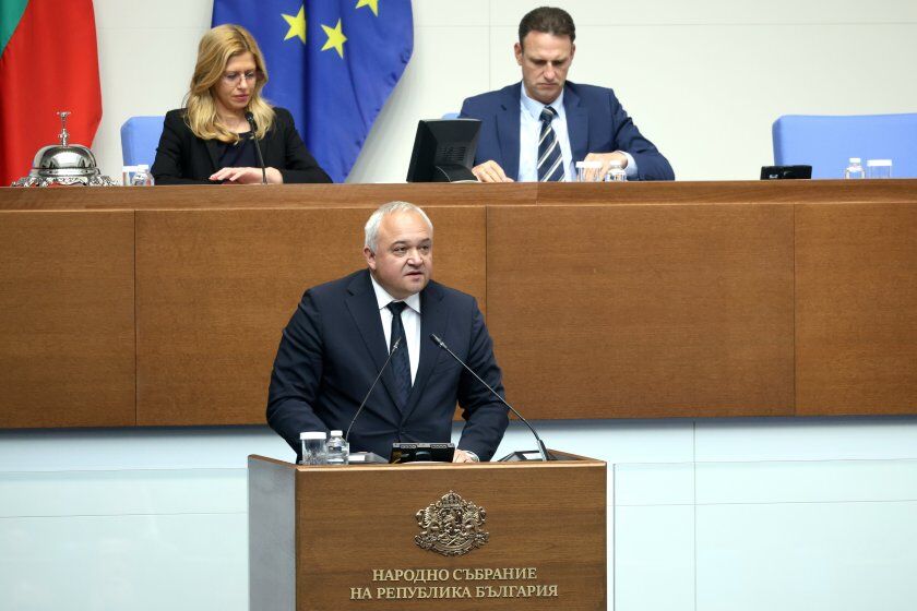 Извънредно! Шефът на МВР Демерджиев с последни новини за оръжието, с което е убит боса на Ботев Пловдив!