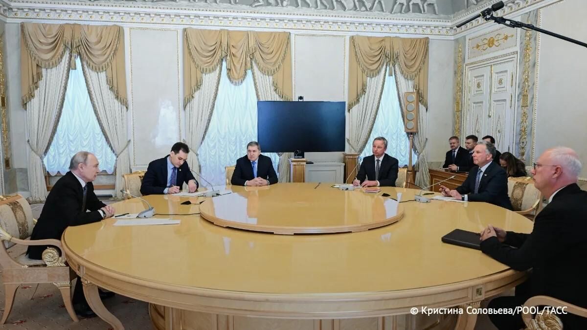 Пратеникът на Тръмп Стив Уиткоф засипа с комплименти Кремъл – нарече Путин “голям хуманист”, а Димитриев “прекрасен човек”!