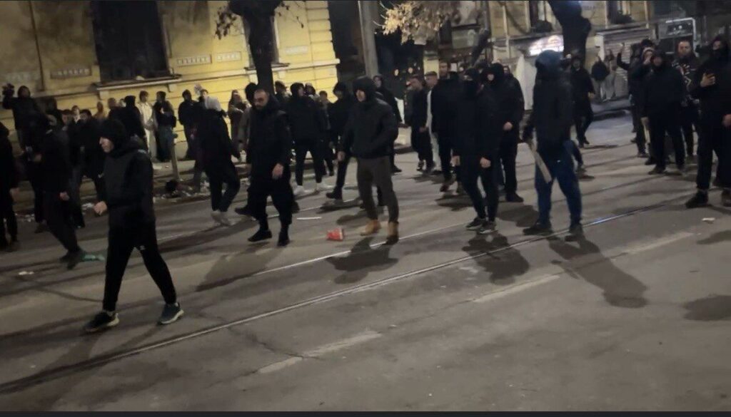 Сглобката опря до футболните хулигани и агитките за нов протест по “Парижки” сценарий