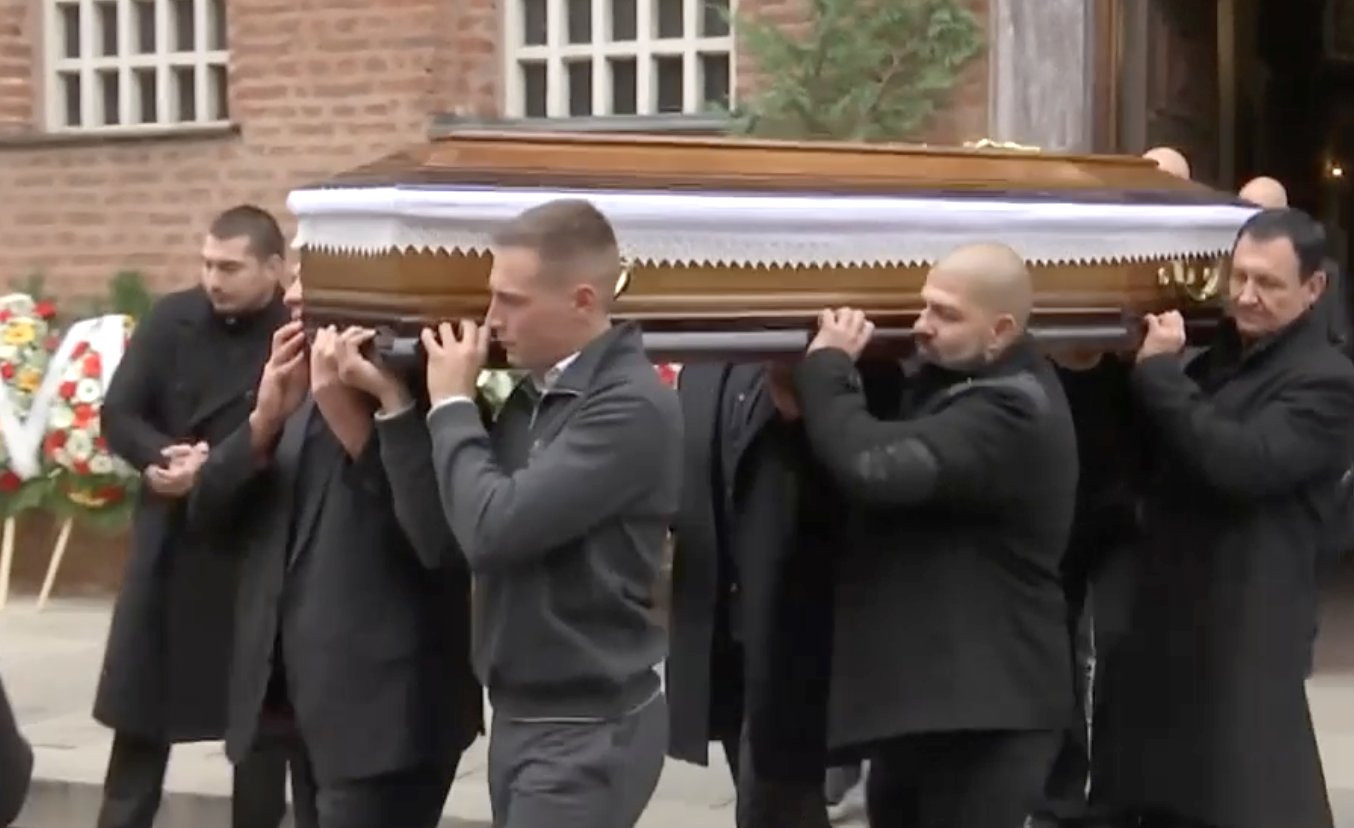 Шампиони, политици и близки изпратиха с аплодисменти Слави Бинев в последния му път